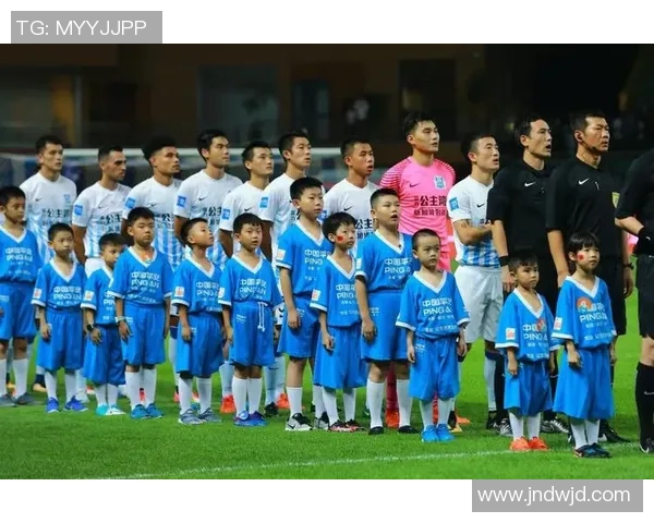 当红足球球星兼职送快递引发热议球迷纷纷感叹人生百味