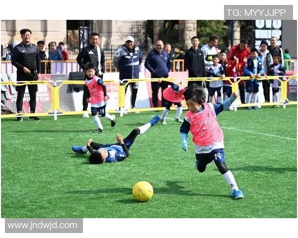 球星绿茵逐梦时刻再现足球经典激情燃动赛场 球星绿茵逐梦时刻再现足球经典激情燃动赛场